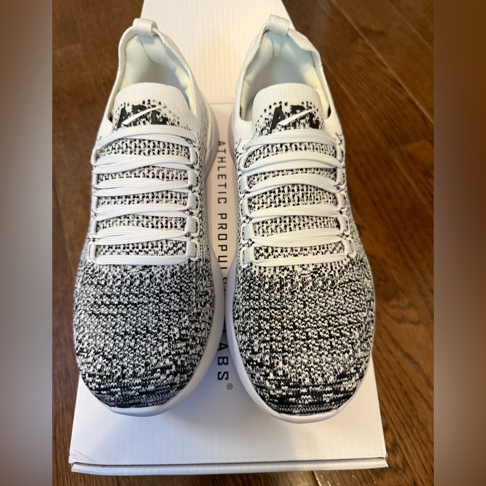 APL Techloom Breeze Size 6 1/2 New in Box white/Black/Ombre